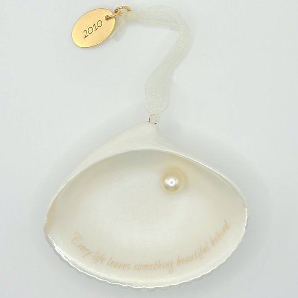 Hallmark Keepsake 2010 "Always Remembered" ornament - Picture 2 of 5